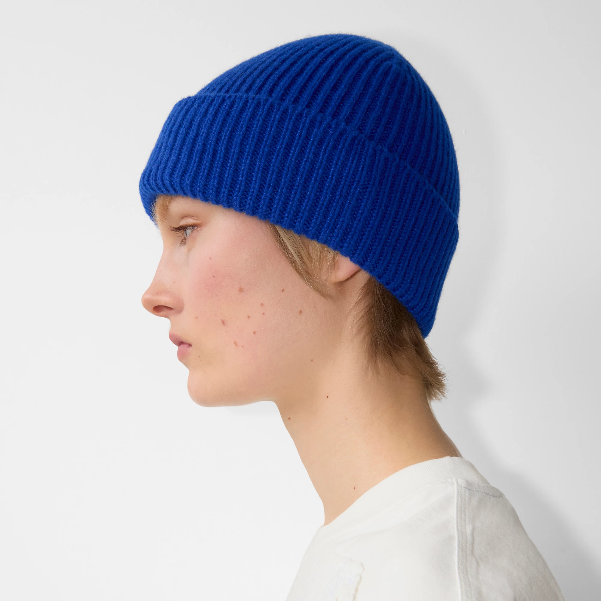 109-ribbed-cashmere-beanie-1.webp