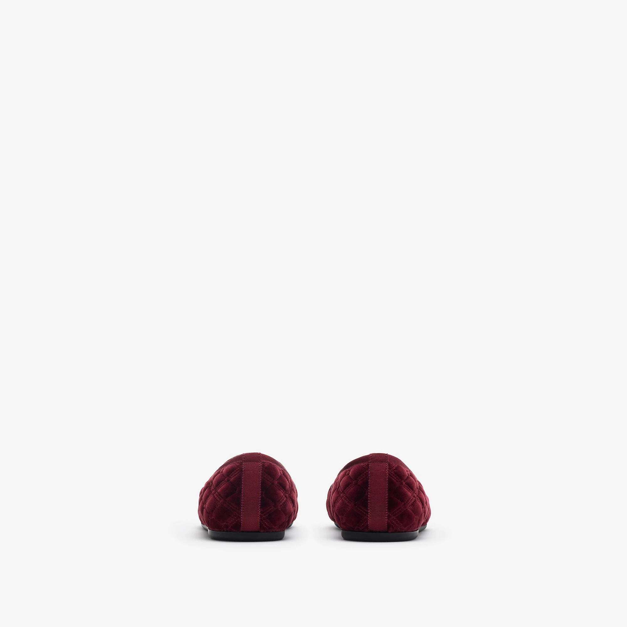 13089-quilted-velvet-estate-slippers–1.webp