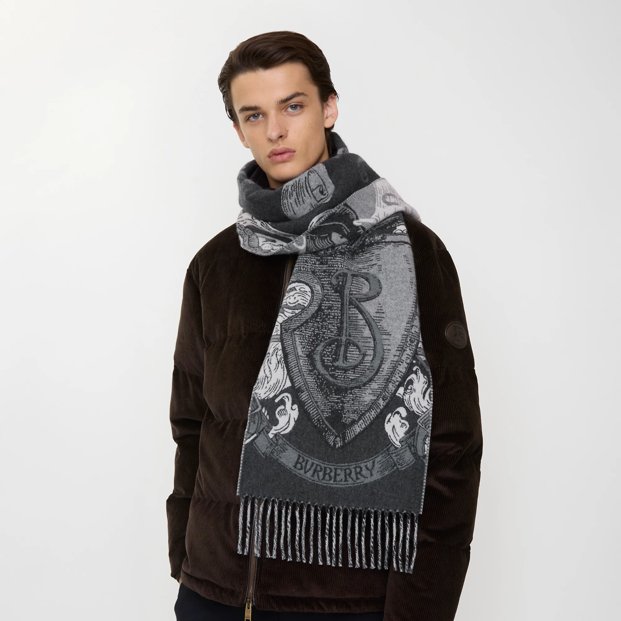14903-etched-knight-cashmere-scarf-1.webp