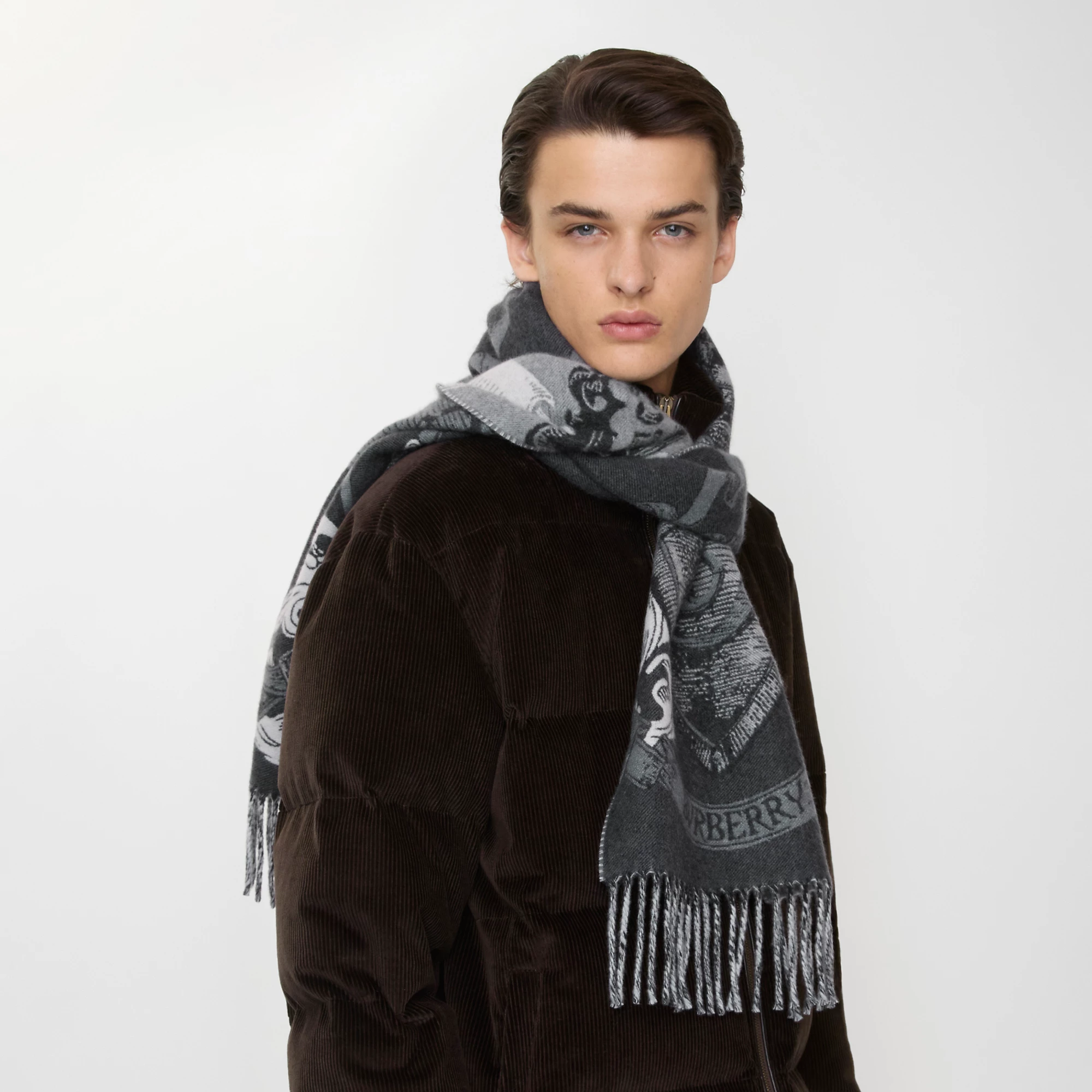 14903-etched-knight-cashmere-scarf-1.webp