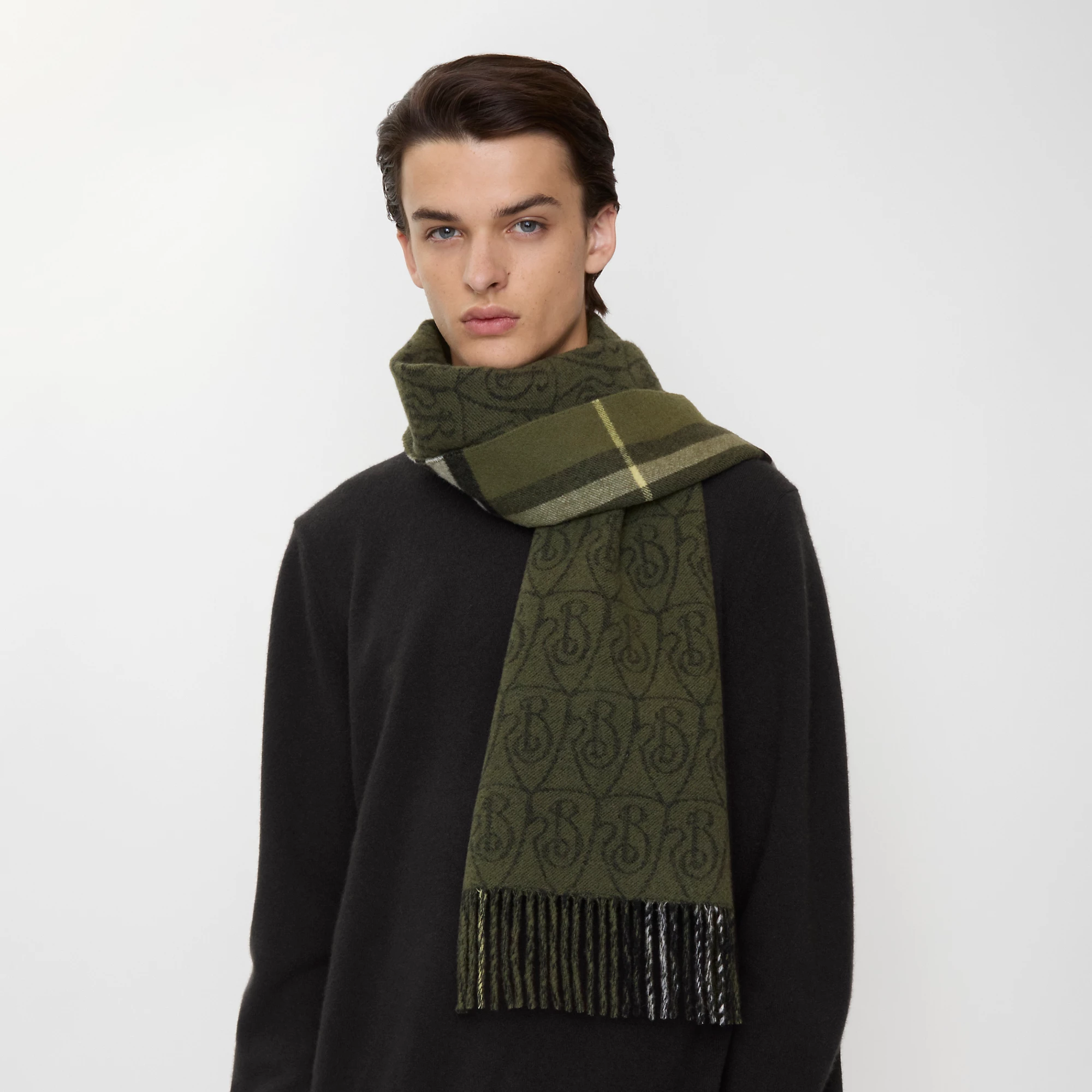 14907-reversible-b-shield-cashmere-scarf-1.webp