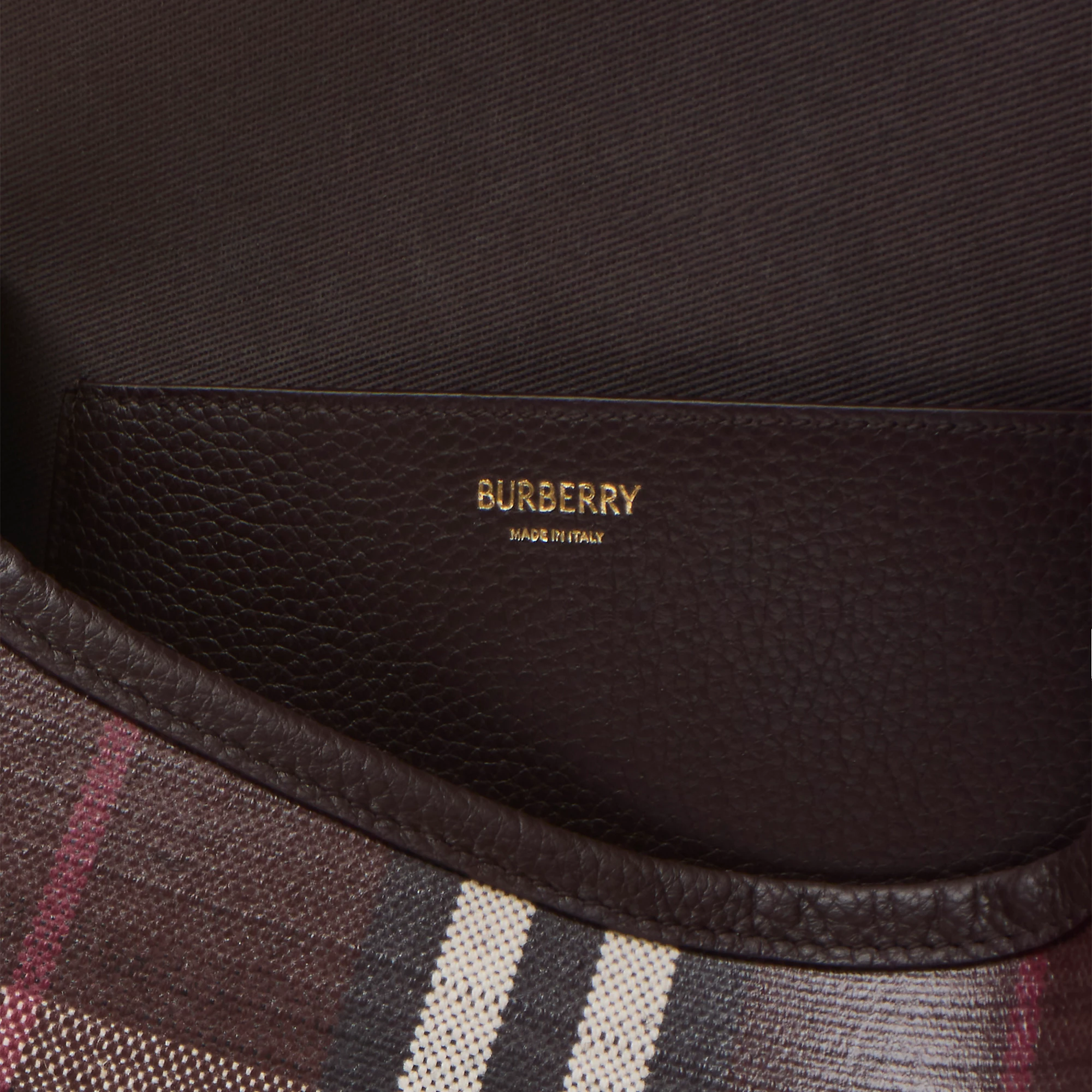 14917-highlands-crossbody-bag-1.webp