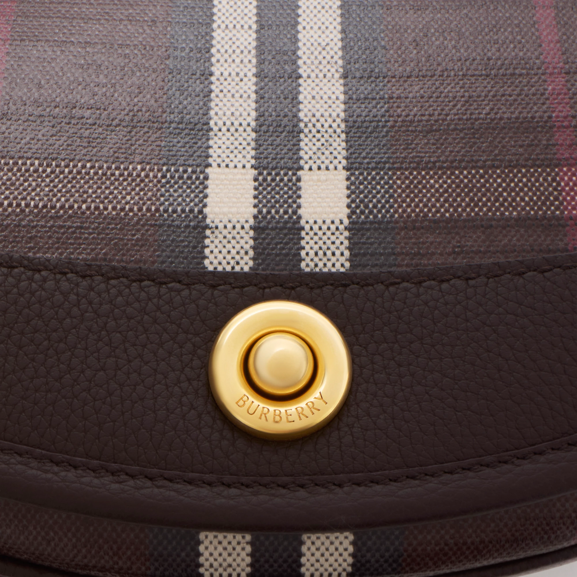 14917-highlands-crossbody-bag-1.webp