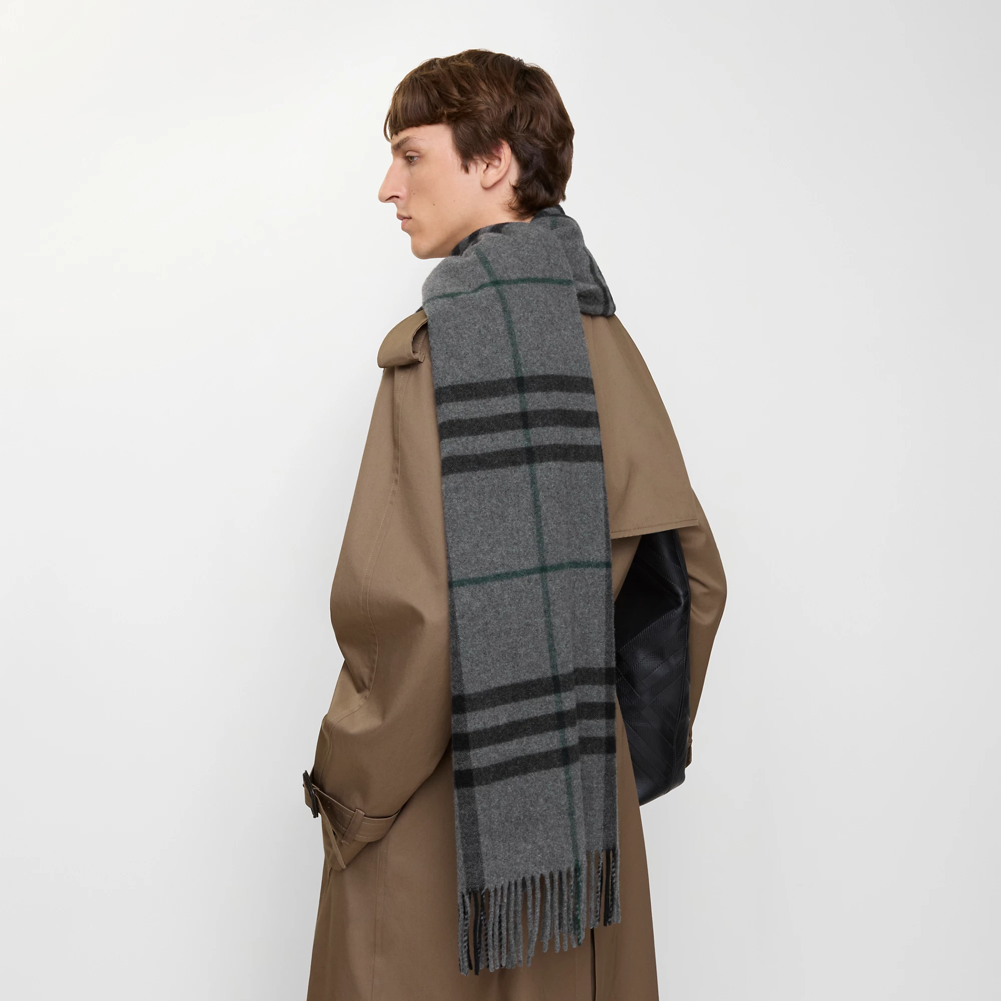 15275-wide-check-cashmere-scarf-1.webp