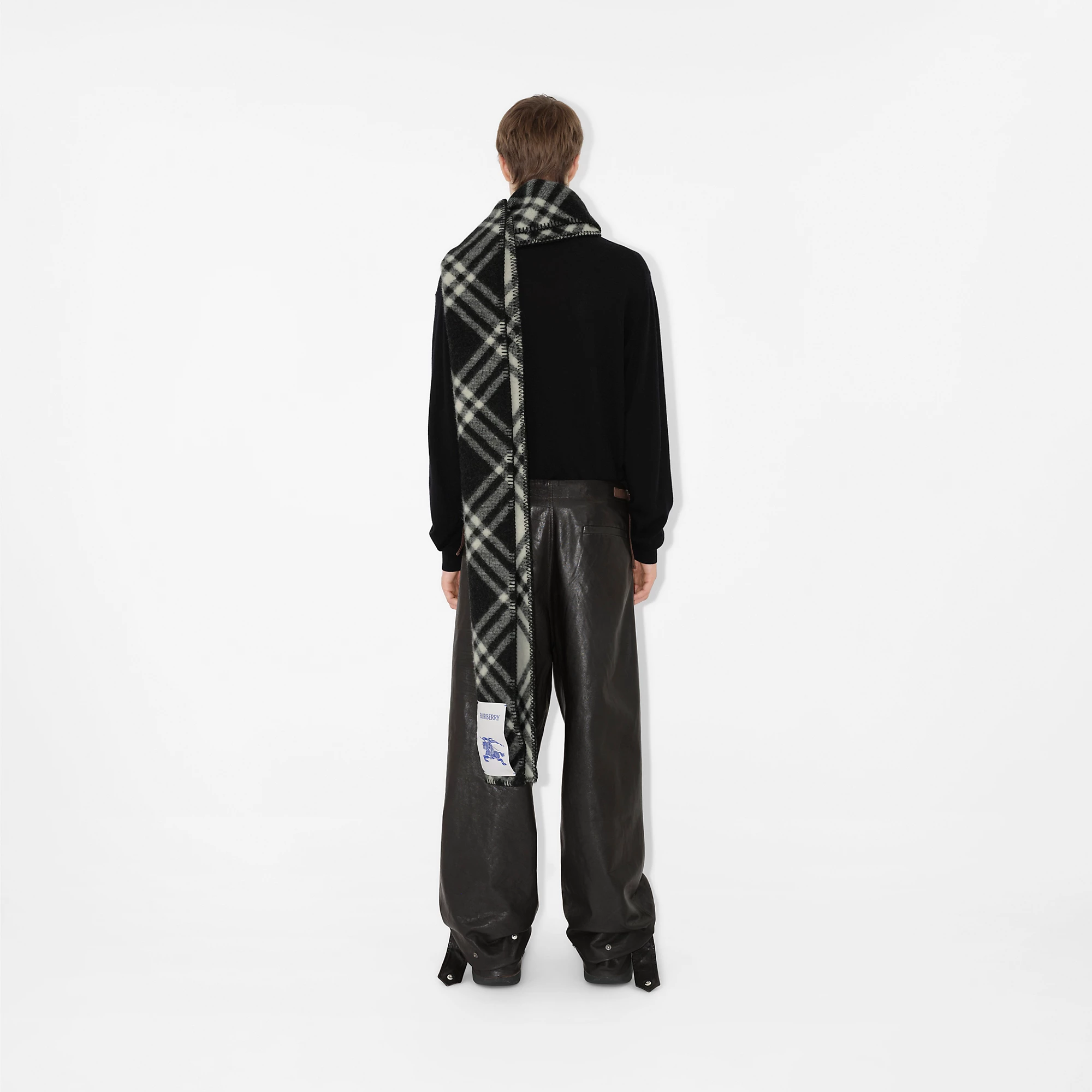 153-check-wool-scarf-1.webp