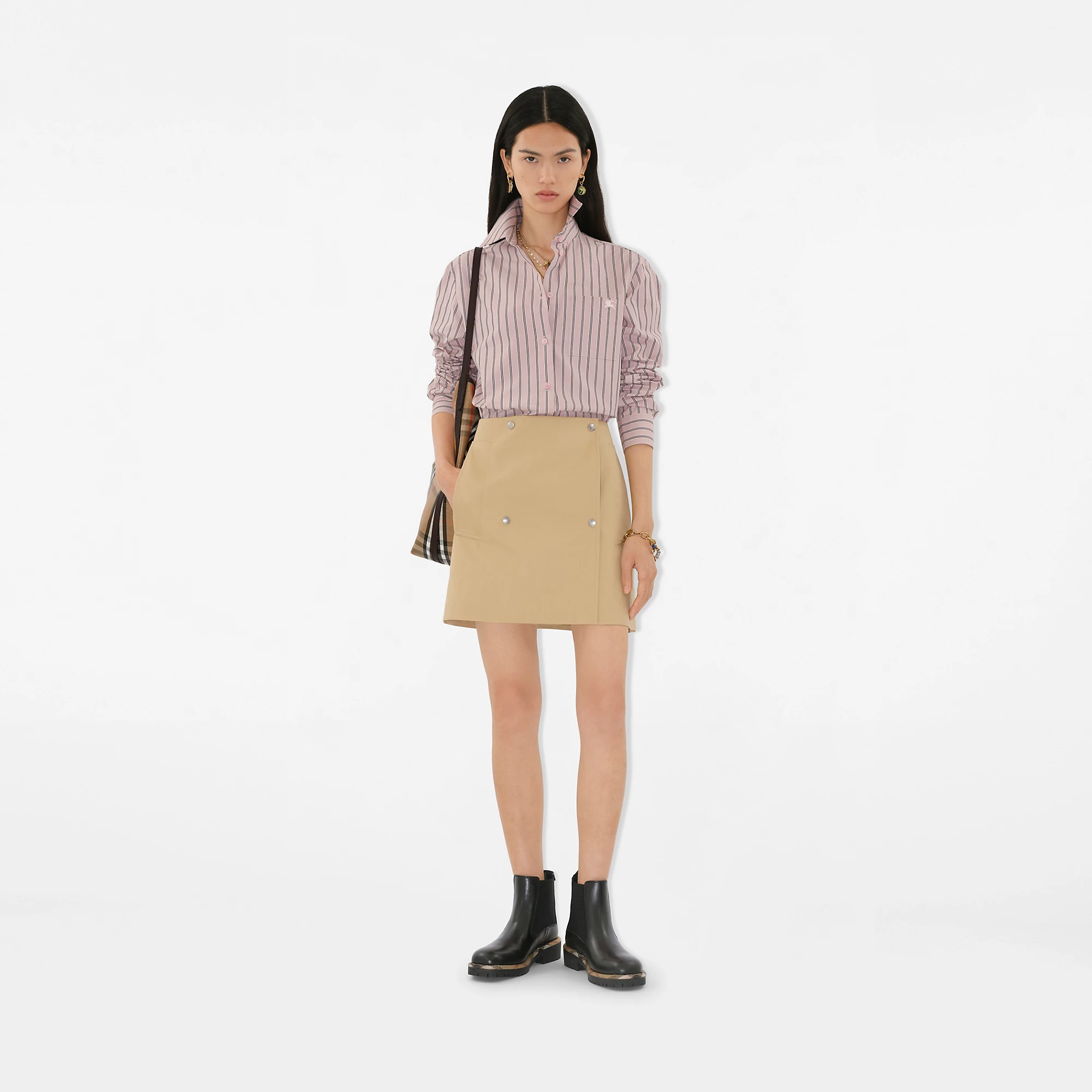 18151-leather-gravel-chelsea-boots–1.webp