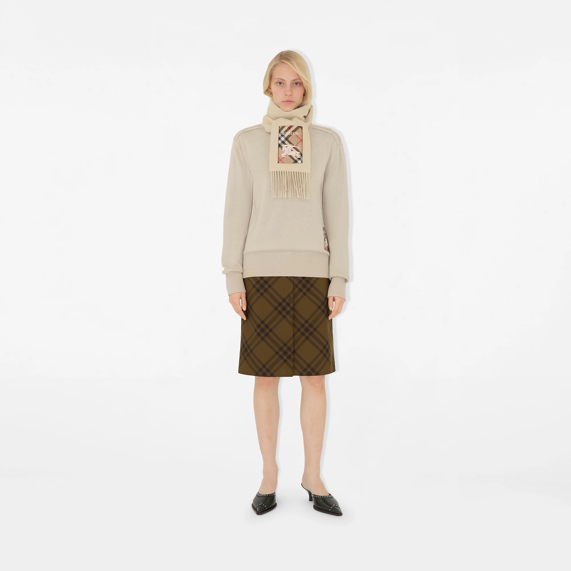 21502-check-label-cashmere-scarf-1.webp