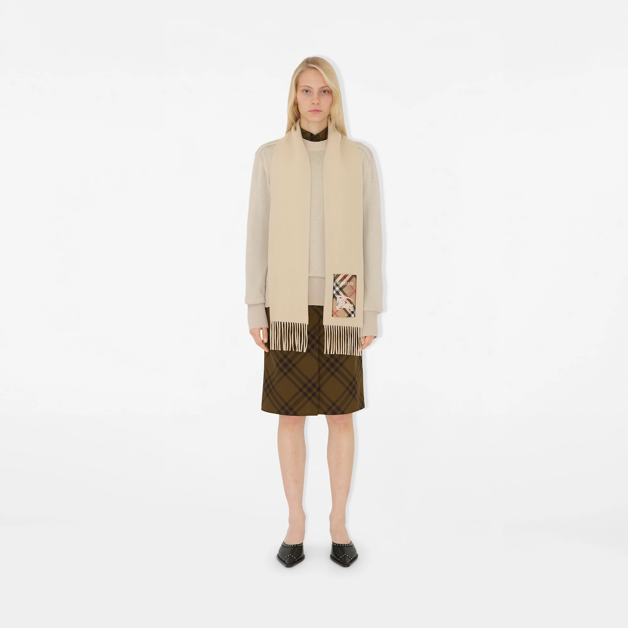 21502-check-label-cashmere-scarf-1.webp