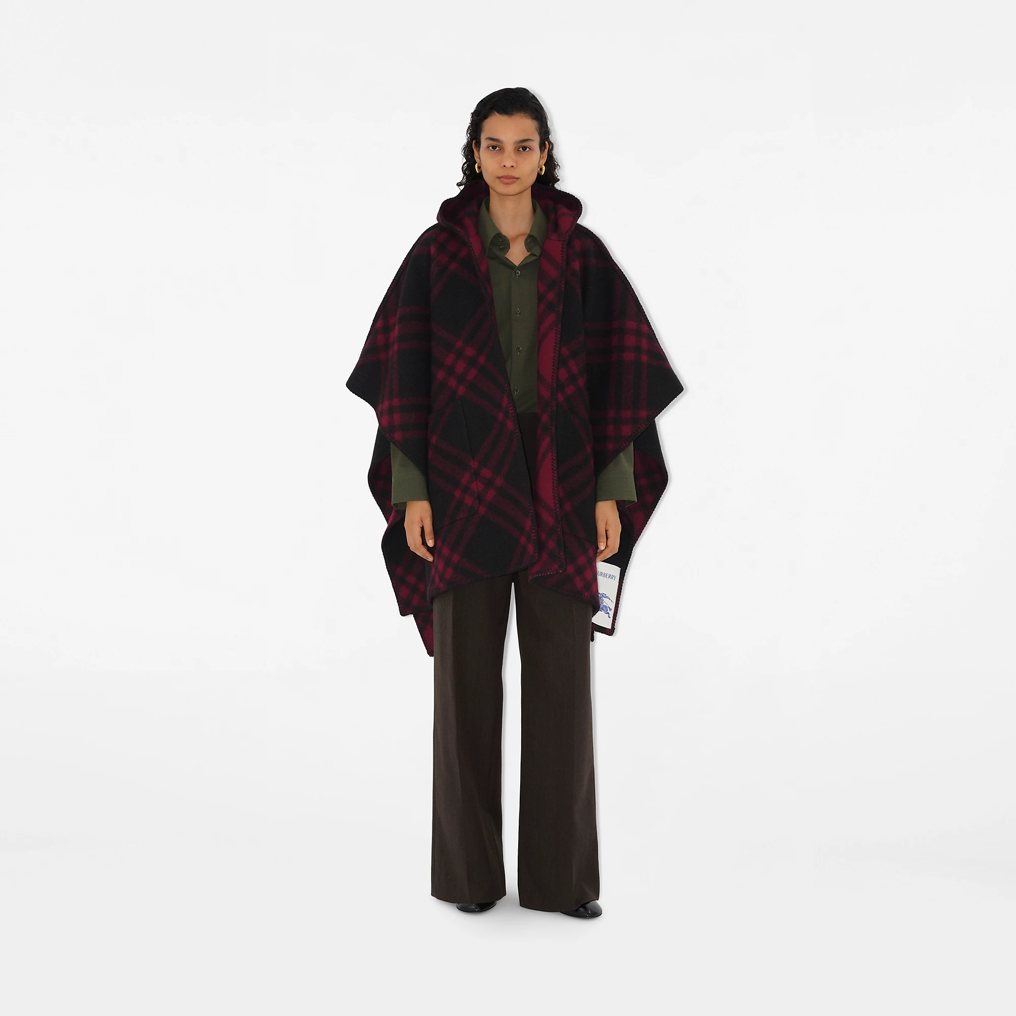23679-reversible-check-wool-cape-1.webp