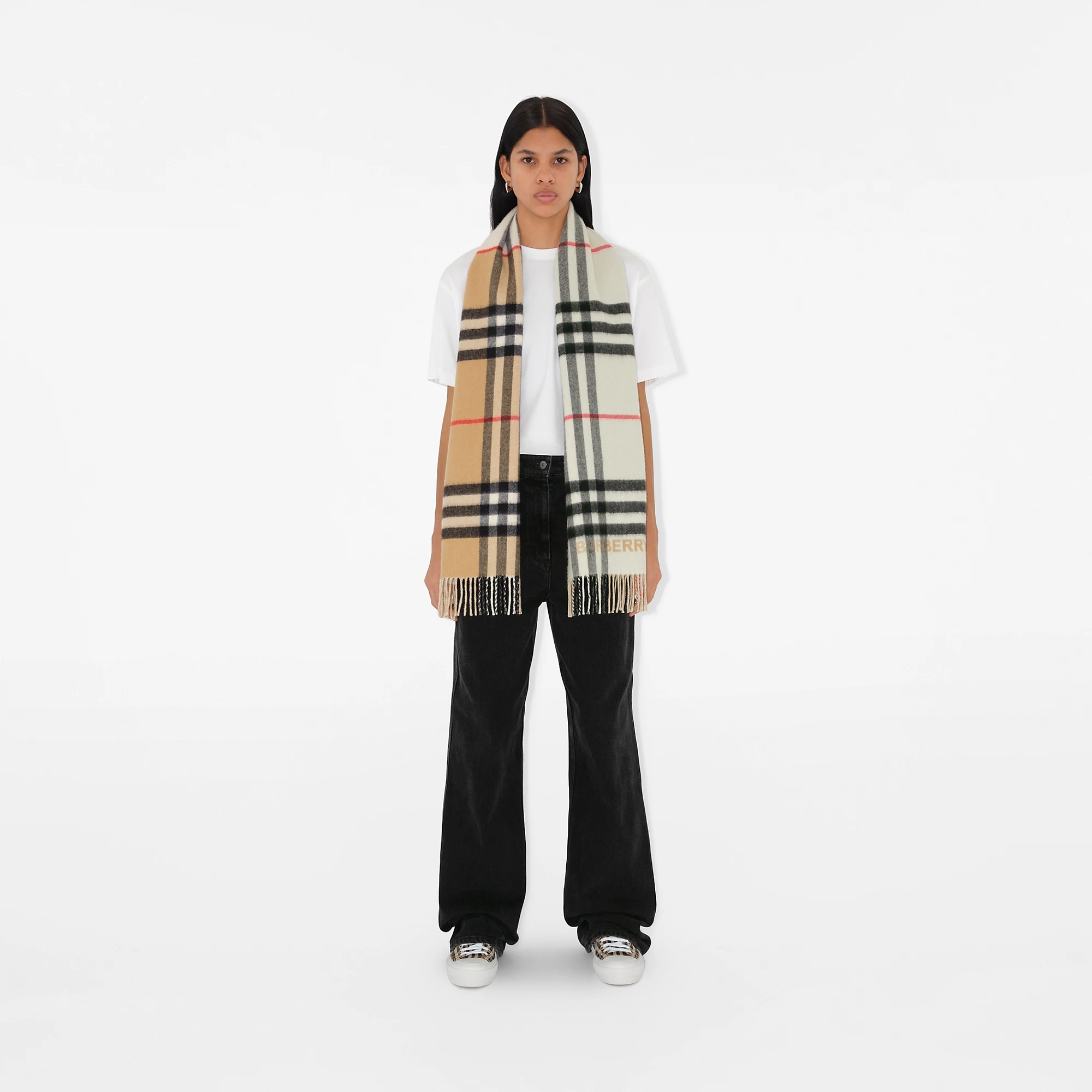 2476-contrast-check-cashmere-scarf-1.webp