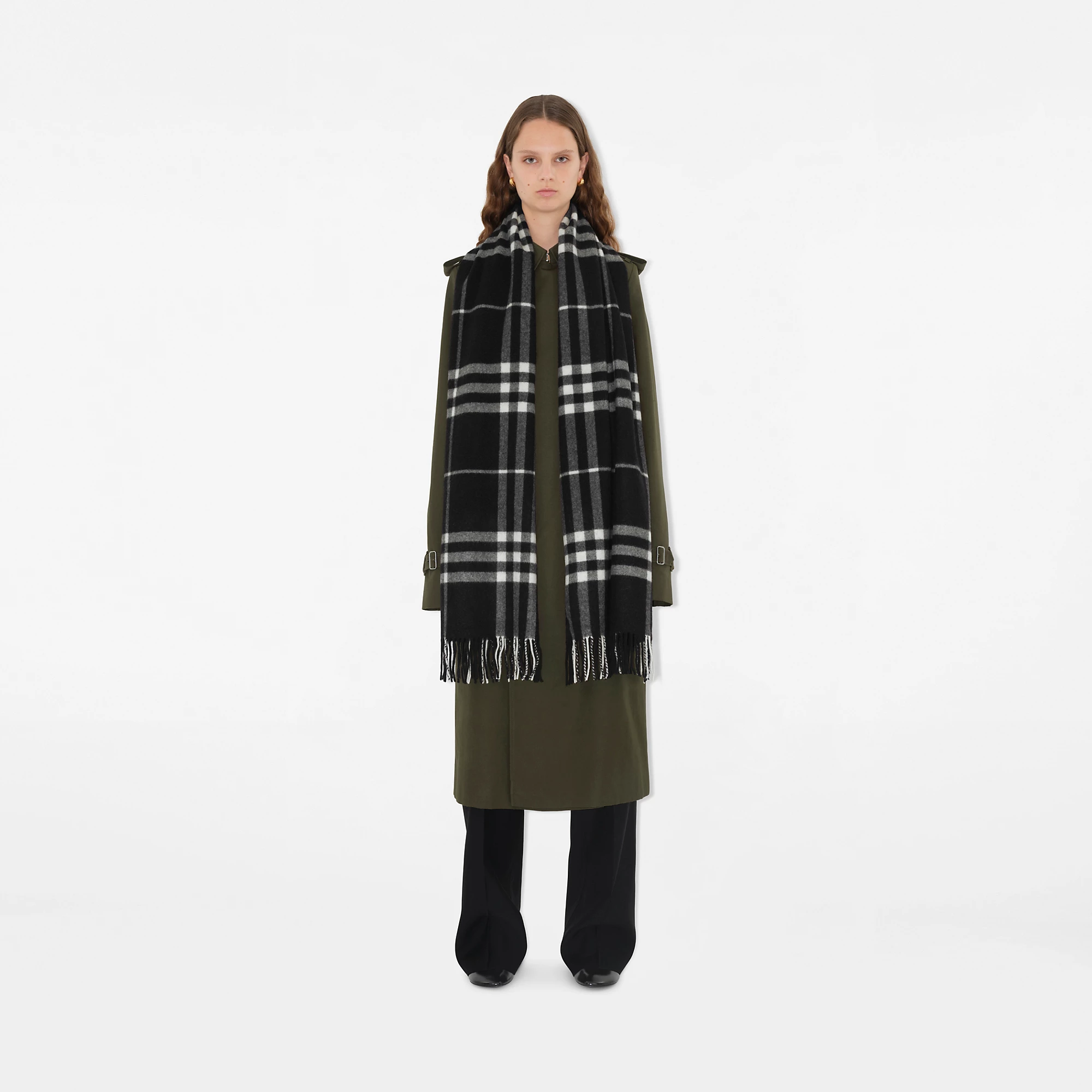 26174-wide-check-cashmere-scarf-1.webp