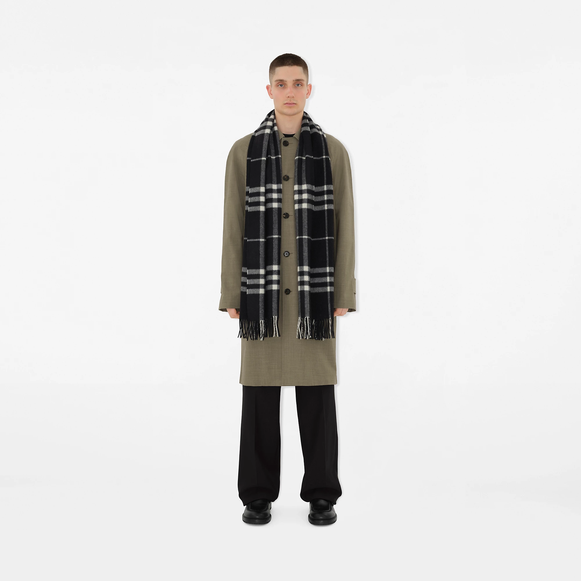 26174-wide-check-cashmere-scarf-1.webp