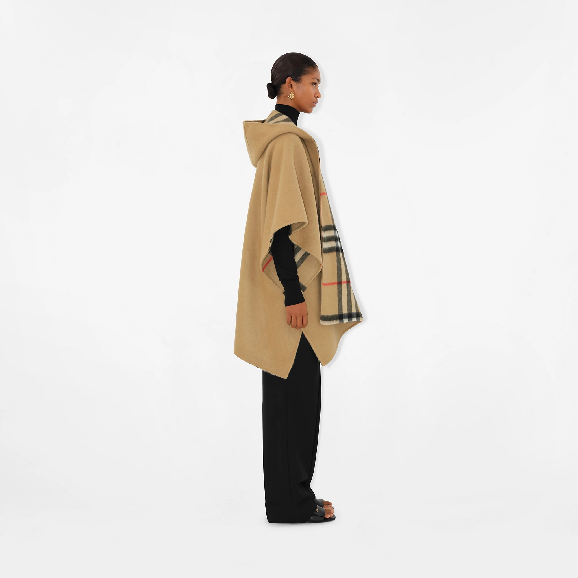 27503-ekd-cashmere-hooded-cape-1.webp