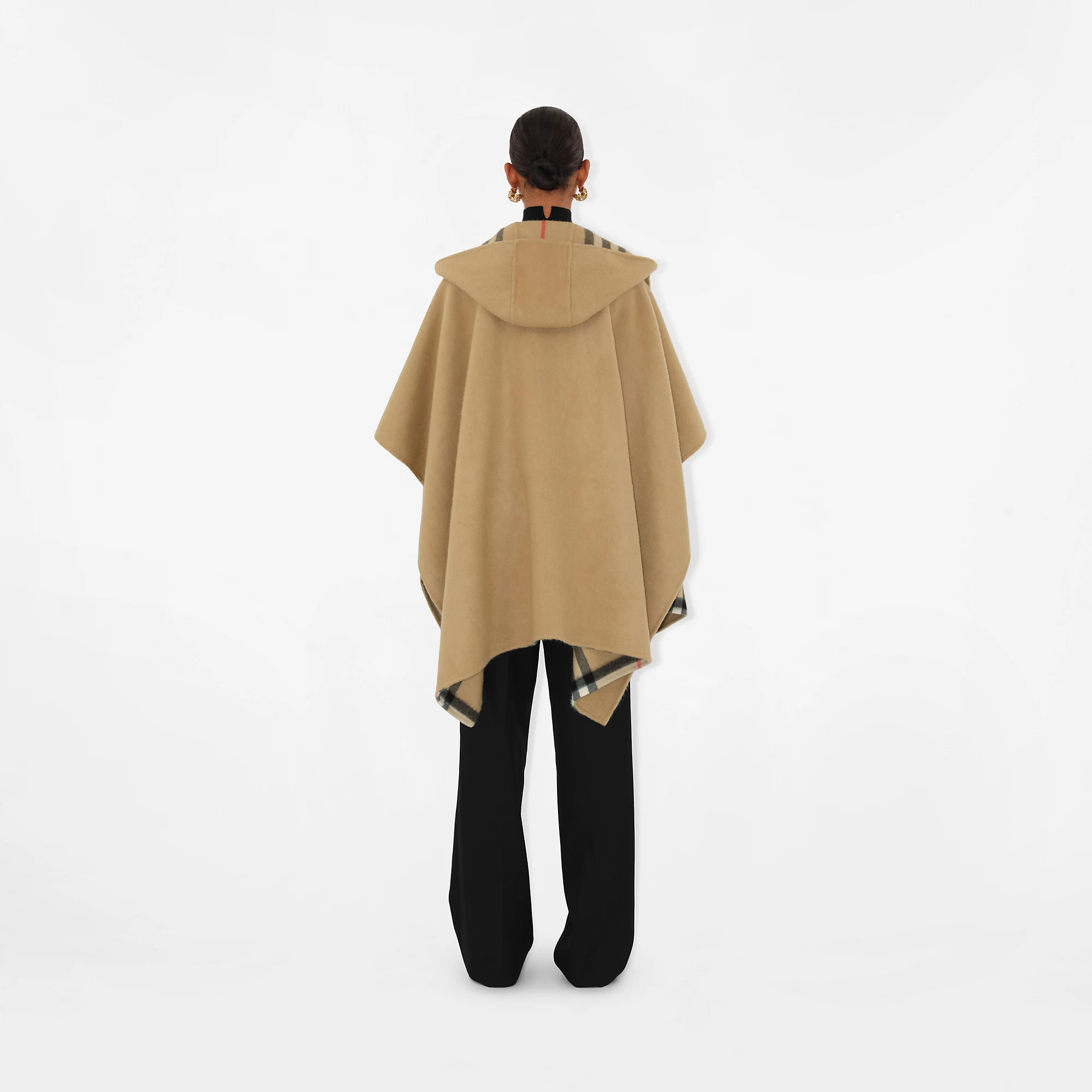 27503-ekd-cashmere-hooded-cape-1.webp