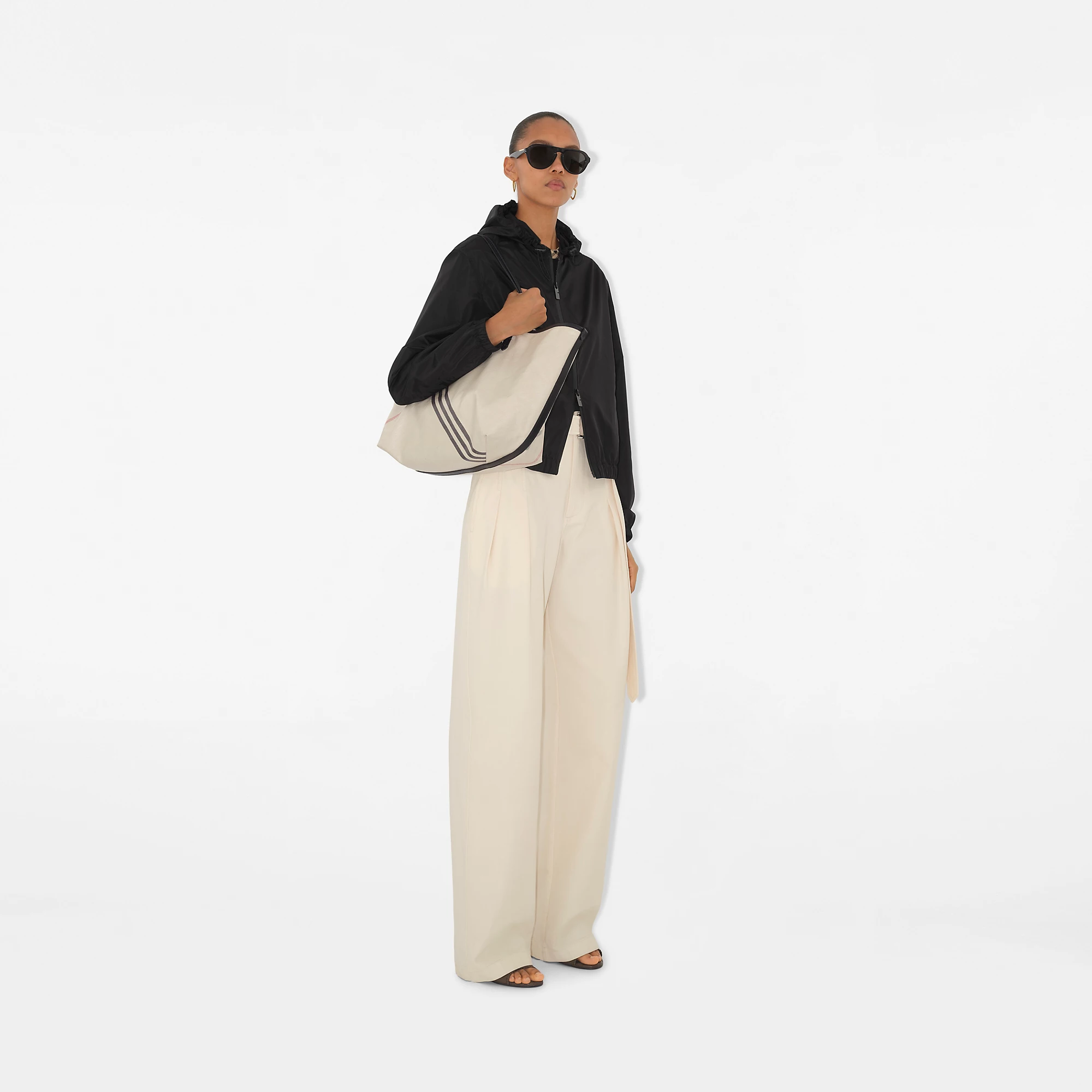 6690-medium-highlands-tote-1.webp